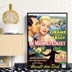 locandina del film con la mano al colletto