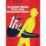 mostra la bionda alta con una scarpa nera