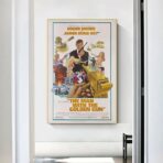 poster luomo con la pistola doro