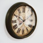 orologio con mappa del mondo