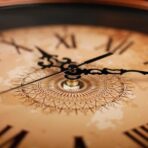 orologio in legno vintage