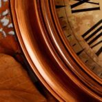 orologio in legno vintage