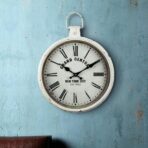 orologio vintage in metallo 1