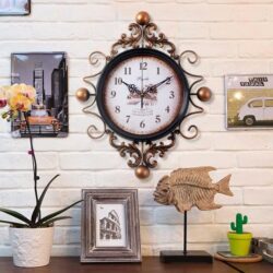 orologio vintage in ferro battuto