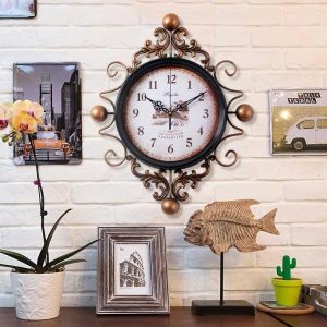 orologio vintage in ferro battuto