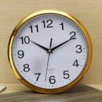 orologio vintage in plastica