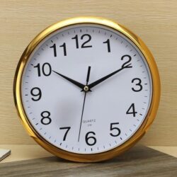 orologio vintage in plastica
