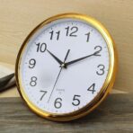 orologio vintage in plastica