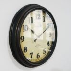 orologio vintage di fabbrica